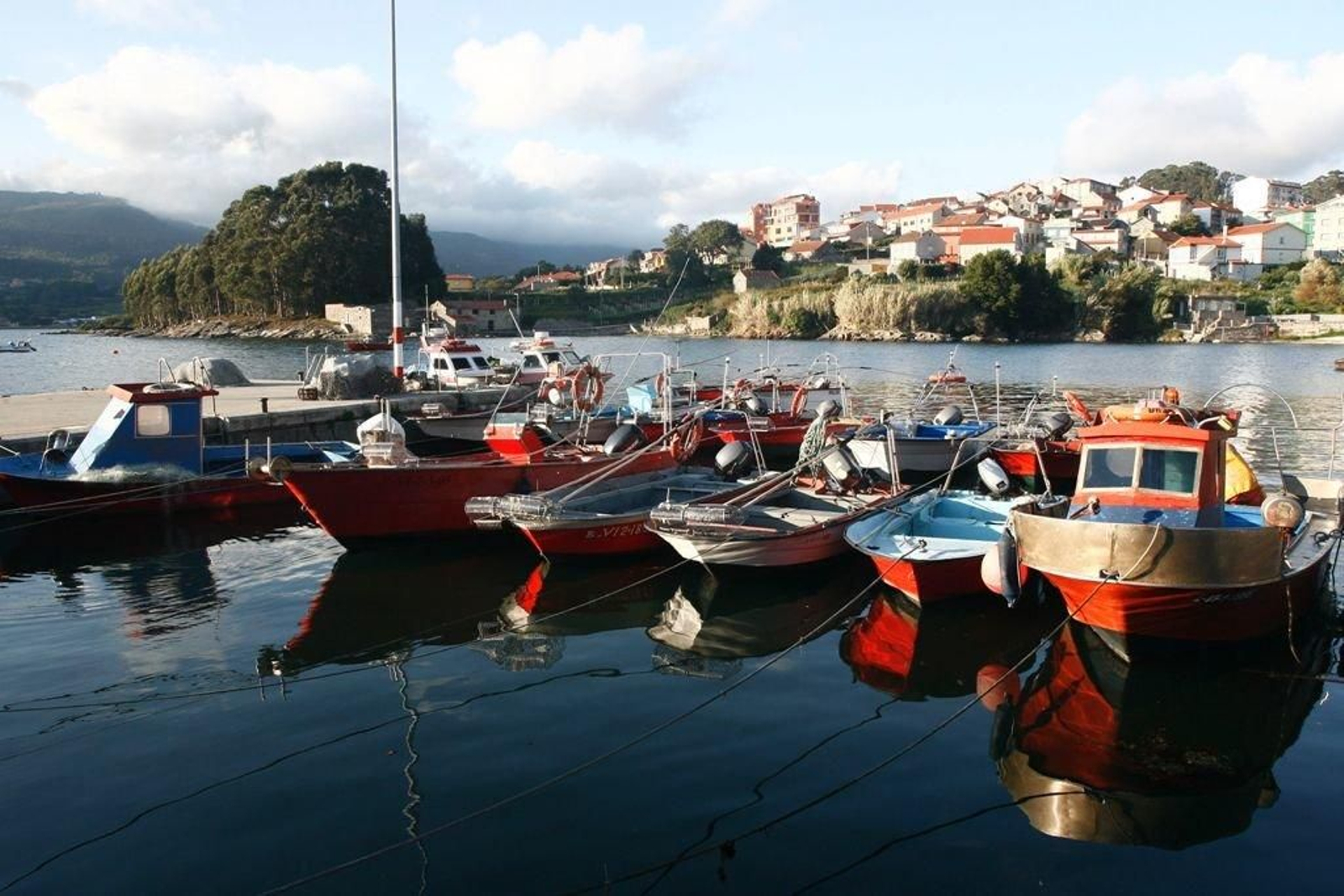 El pequeño puerto de Campelo es uno de los rincones descubiertos por Xermán Cruces en su libro.