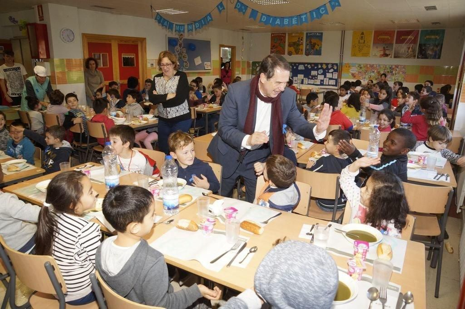 Visita del alcalde a los niños del CEIP Pombal