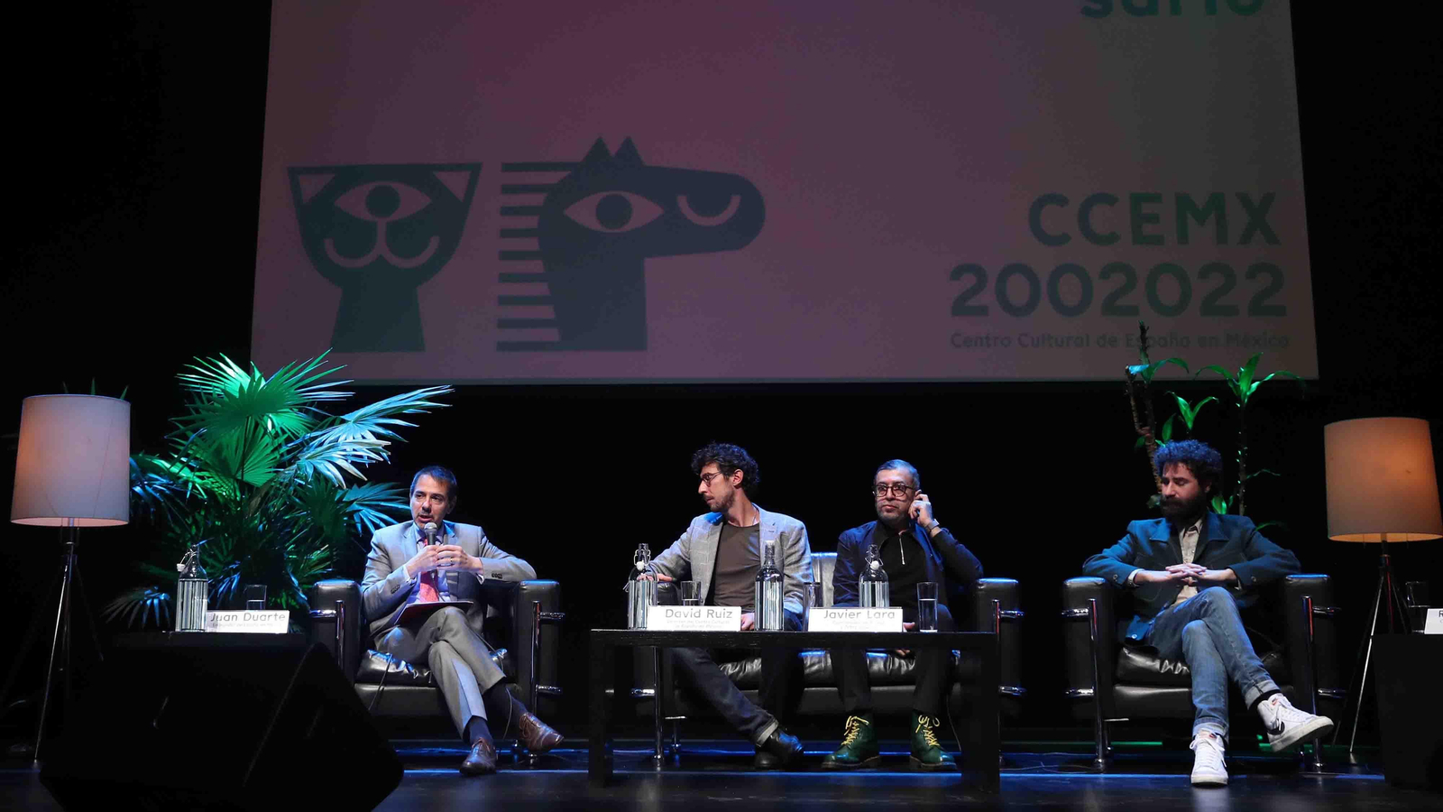 El embajador de España en México, Juan Duarte; el director del Centro Cultural de España en México (Ccemx) , David Ruiz; el coordinador de Música y Artes Visuales del Ccemx, Javier Rodríguez y el director de Cine y Literatura de dicho centro, Rodrigo González, en una rueda de prensa en Ciudad de México. EFE/Sáshenka Gutiérrez