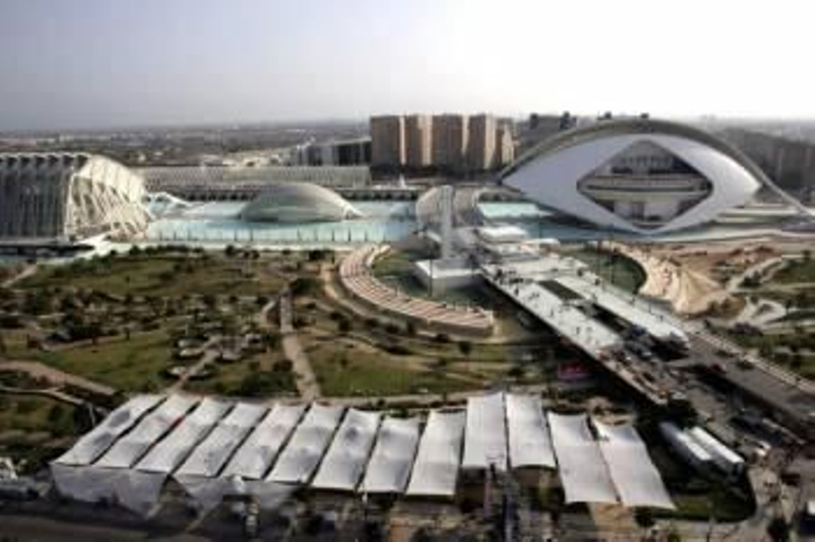 La Ciudad de las Artes de Valencia también vio rebajada su nota. (Foto: ARCHIVO)