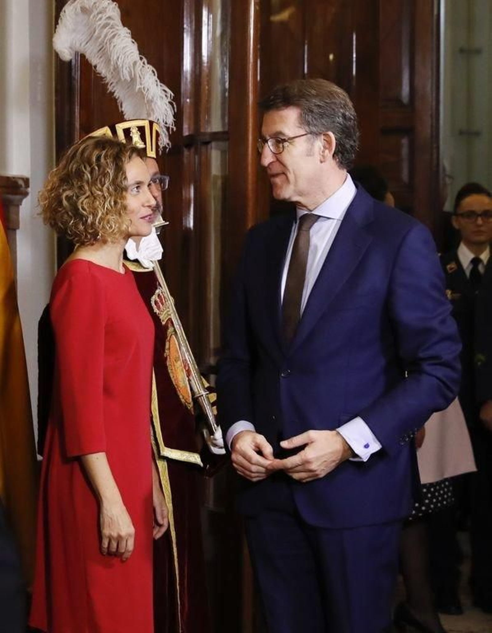 Núñez Feijóo, con la presidenta del Congreso, Meritxell Battet.