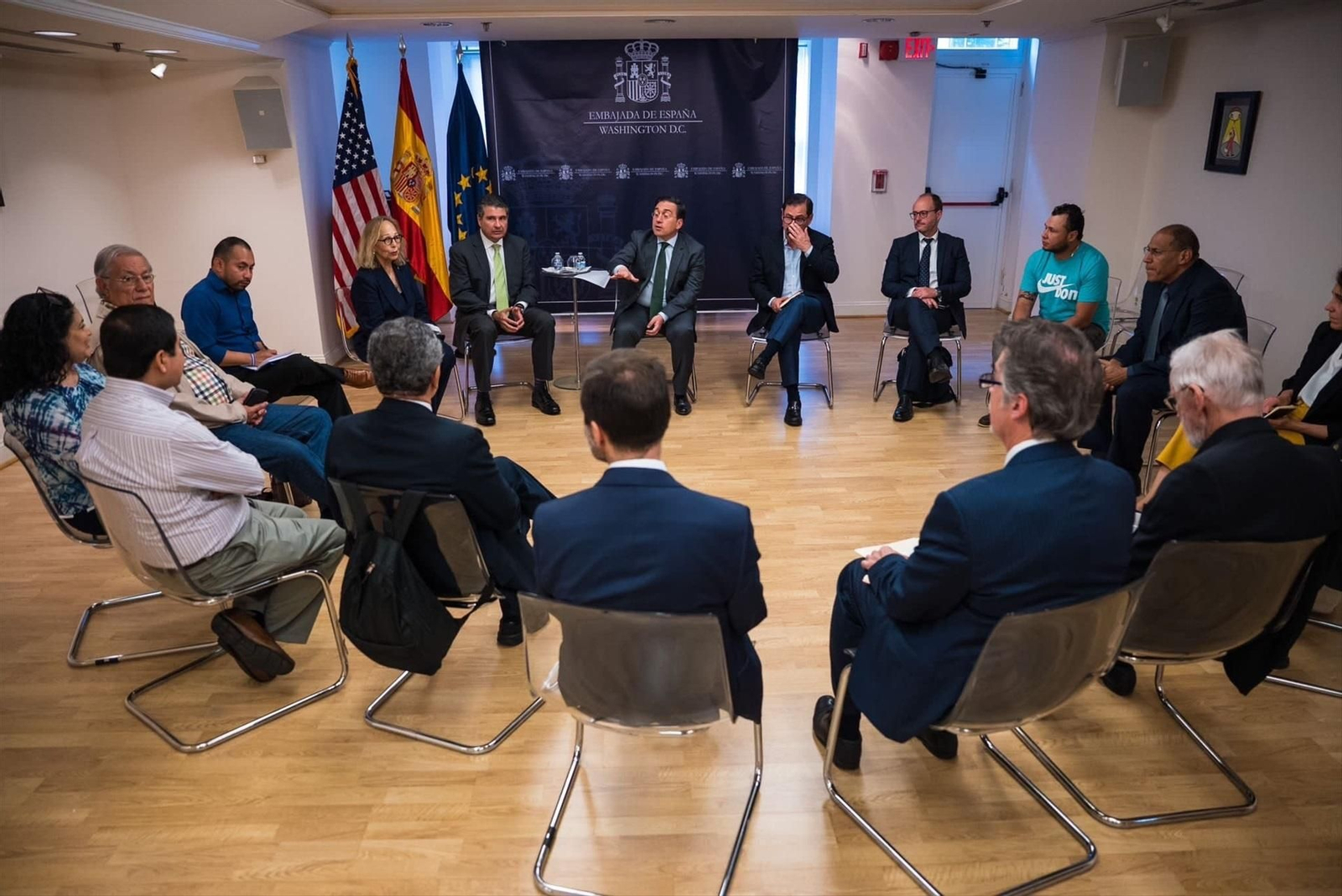 El ministro de Asuntos Exteriores, José Manuel Albares, en una imagen de archivo durante una reunión con un grupo de opositores nicaragüenses, durante su visita a Washington