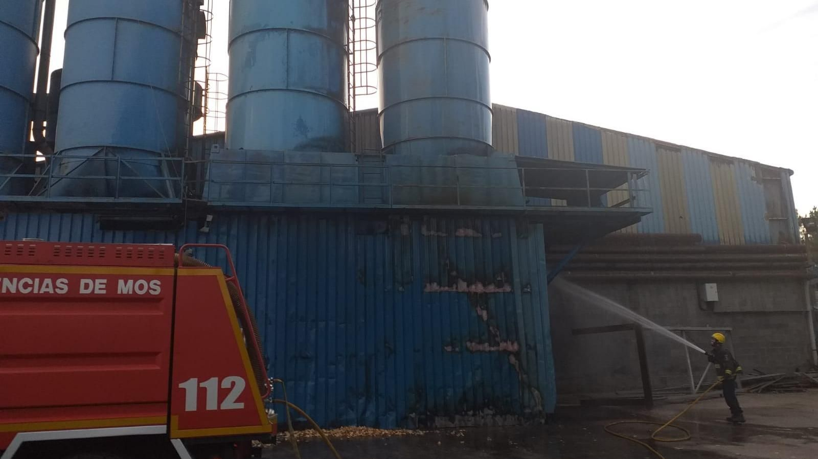 rde una nave de maderas en Mos (Pontevedra) sin causar daños personales