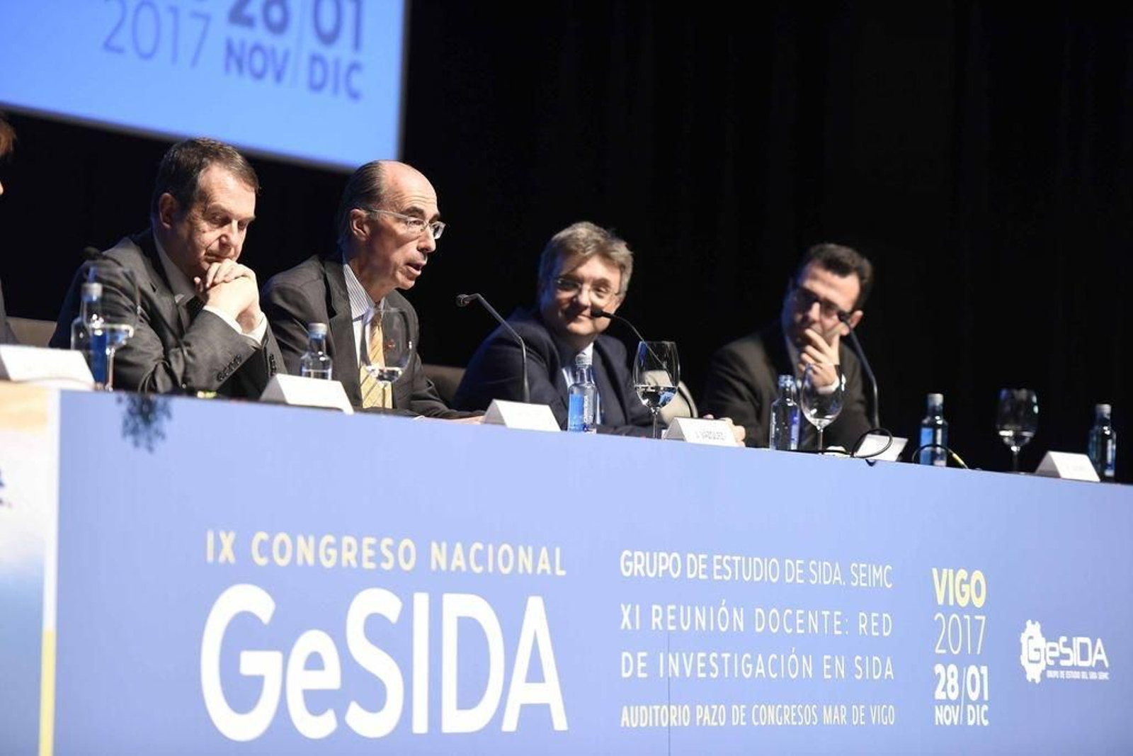 El conselleiro de Sanidade y el alcalde vigués, en la inauguración.