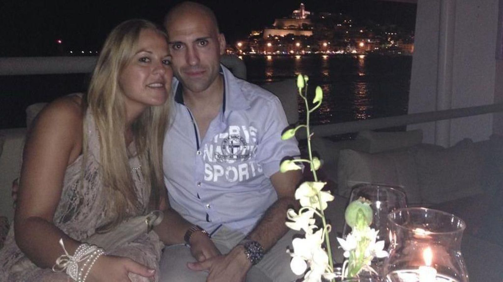 Betty y Javi en una fotografía que les trae muy buenos recuerdos, de sus primeras vacaciones.