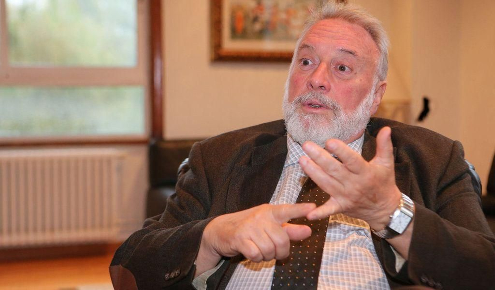 López Veiga, presidente de APV.