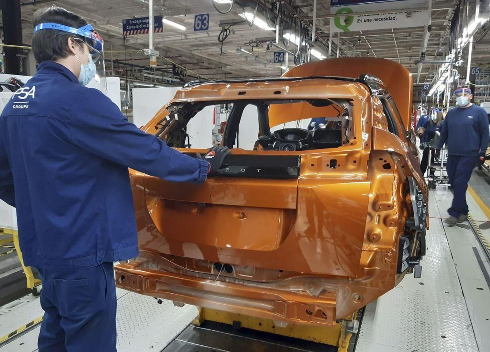 Línea de montaje en la planta viguesa del grupo automovilístico PSA.