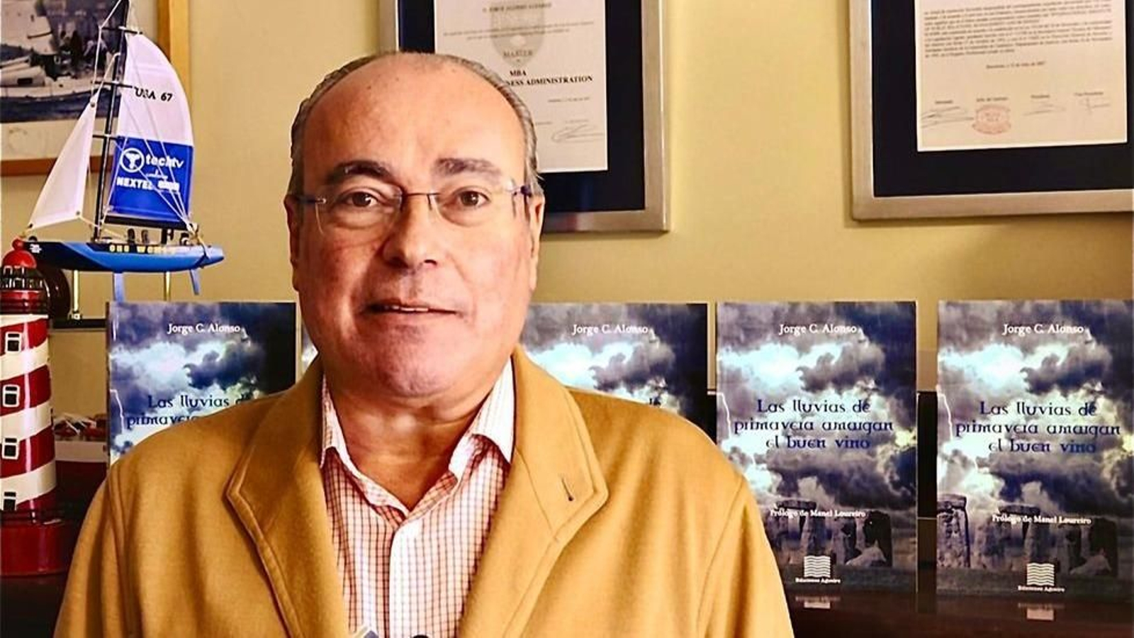 Jorge C. Alonso, con su novela.