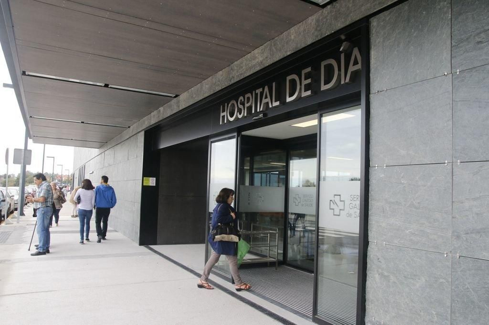 Entrada al hospital Álvaro Cunqueiro.