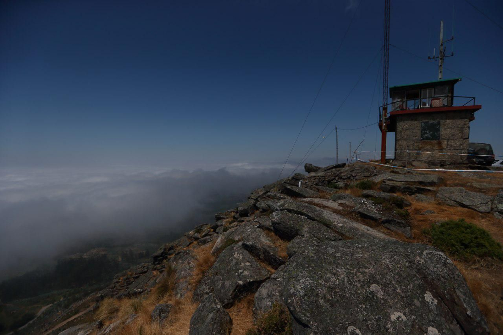 La niebla inunda las Rias Baixas // Alberte