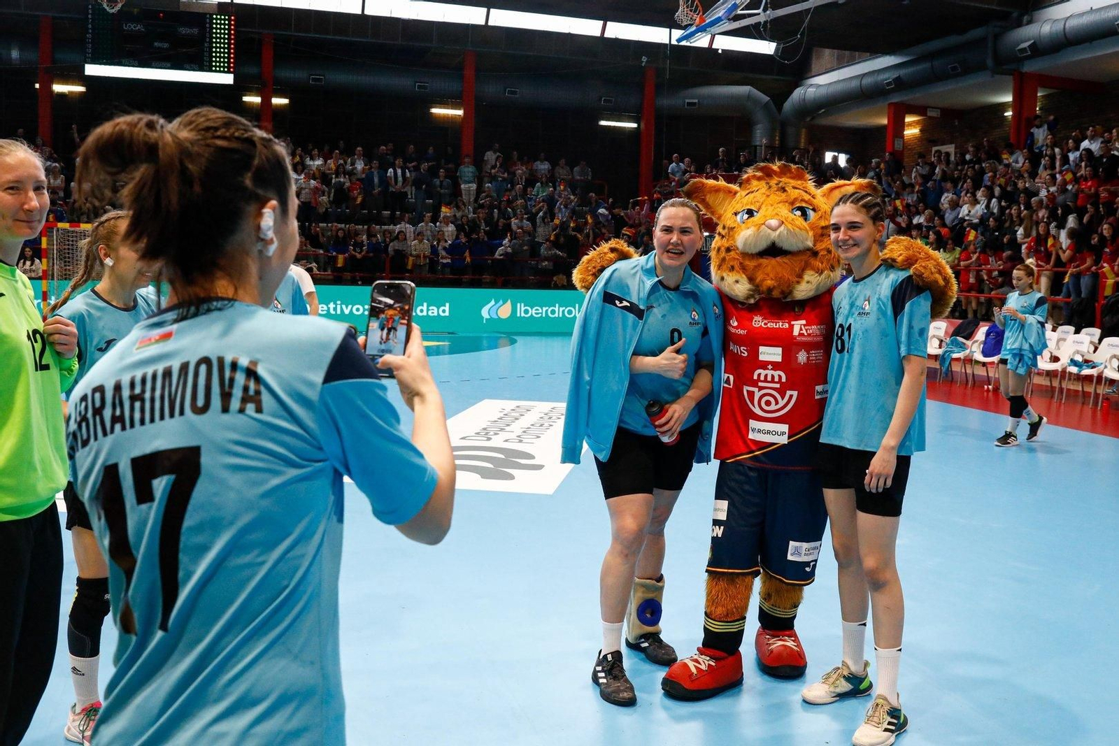 España-Azerbaiyán balonmano femenino en Porriño.