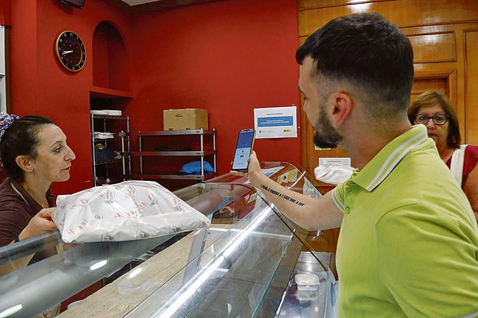 La Tahona de Pintor Colmeiro entrega sus pedidos entre las nueve menos cuarto y las nueve de la noche.