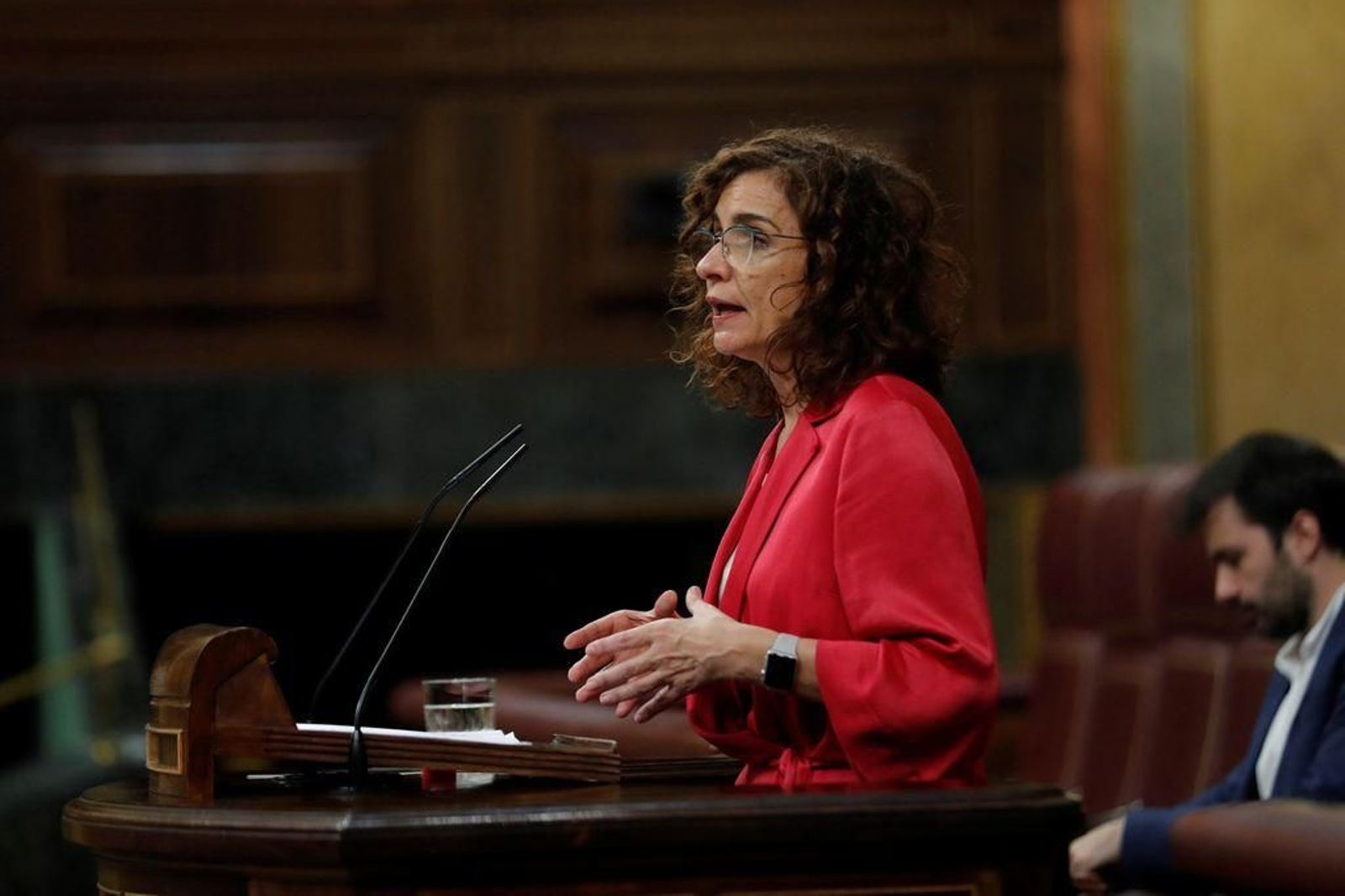 La ministra de Hacienda, María Jesús Montero, durante su intervención en el pleno de ayer en el Congreso.
