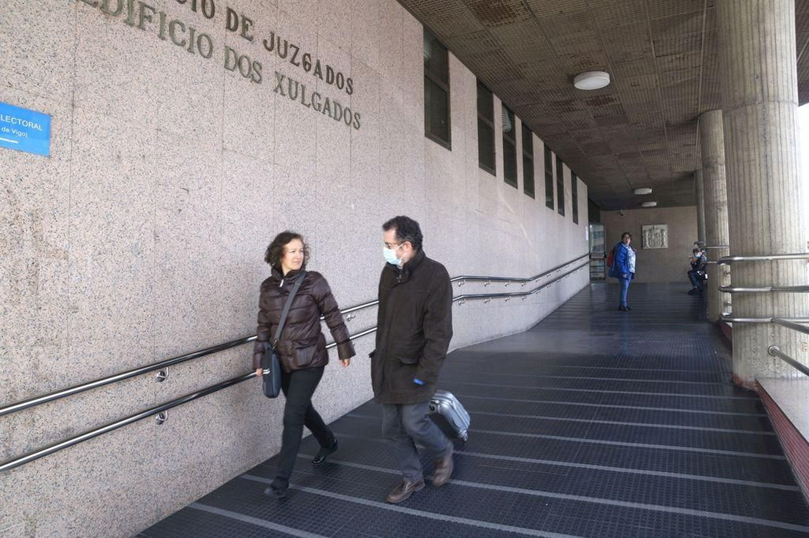 Entrada a los juzgados de la calle Lalín