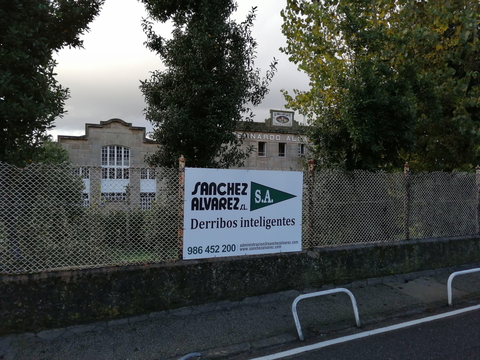 La antigua Alfageme, con obras de urgencia de conservación de la parcela y edificios.