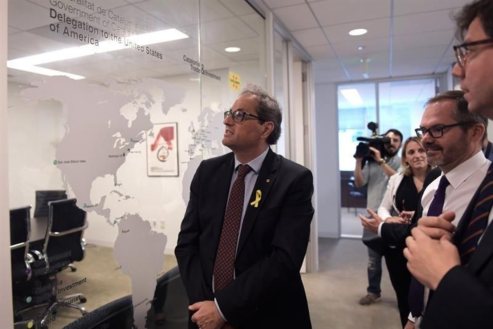 El presidente de la Generalitat de Cataluña, Quim Torra (c), de visita en Washington
