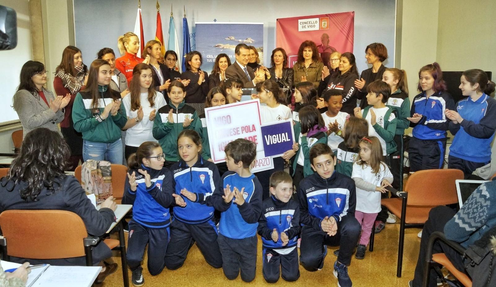 Caballero presenta Vigo móvese pola igualdade // Vicente Alonso