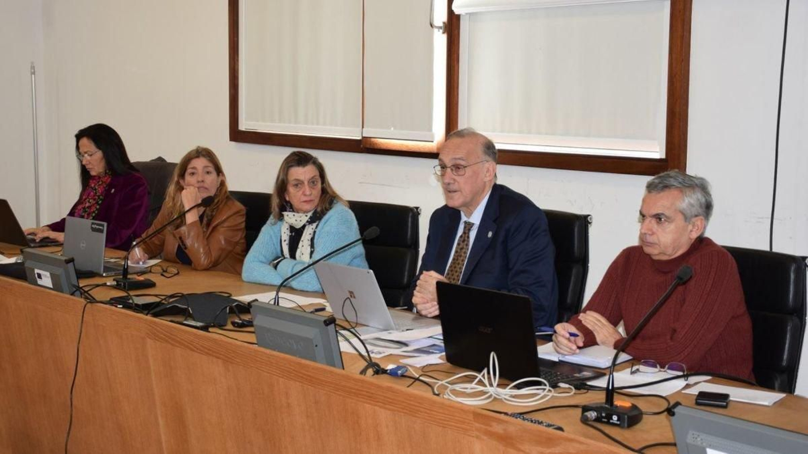 El consejo de gobierno, con el rector de la universidad Manuel Reigosa al frente.