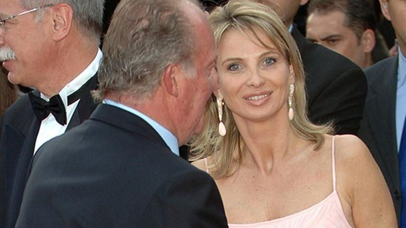 El rey emérito Juan Carlos I con Corinna Larsen antes de destaparse el escándalo y hablar la empresaria alemana.