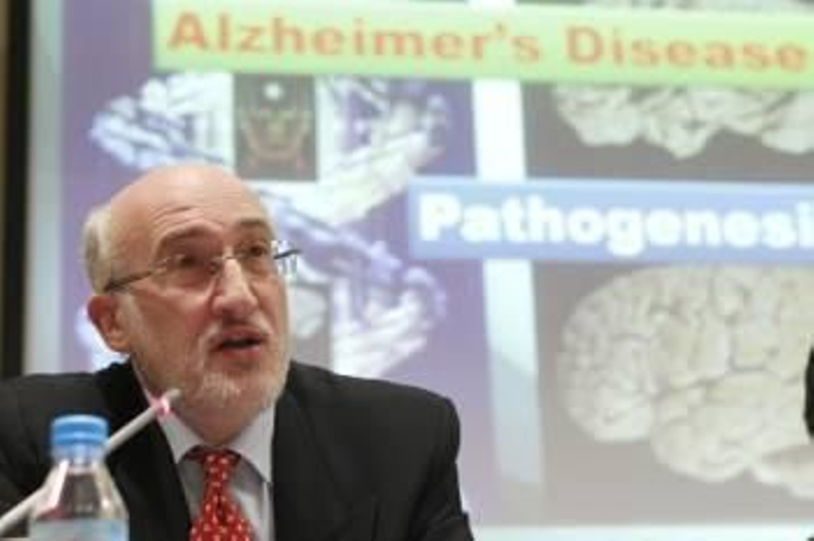 El doctor Cacabelos, que dirigió el grupo de científicos. (Foto: ANGEL DÍAZ)