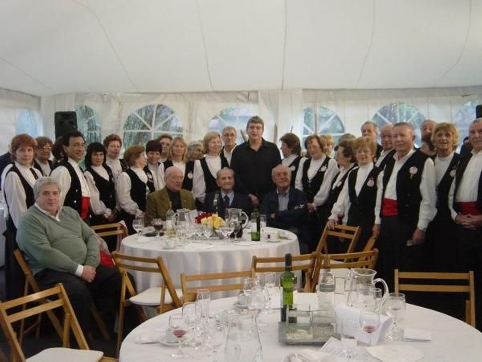 El Coro del Centro Gallego de Buenos Aires durante la recepción a Pedro Casielles.