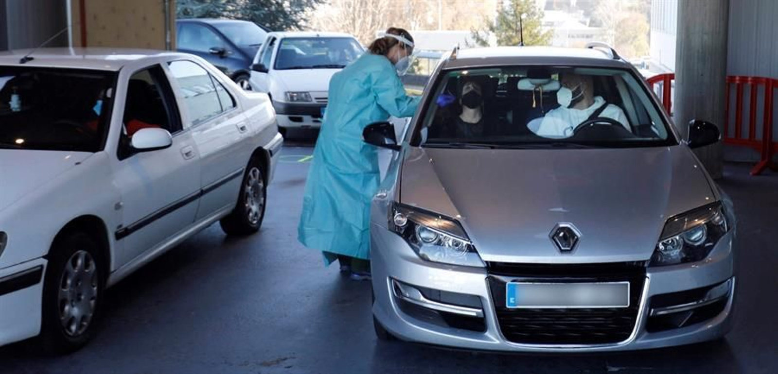 Sanitarios realizan pruebas PCR en Vigo