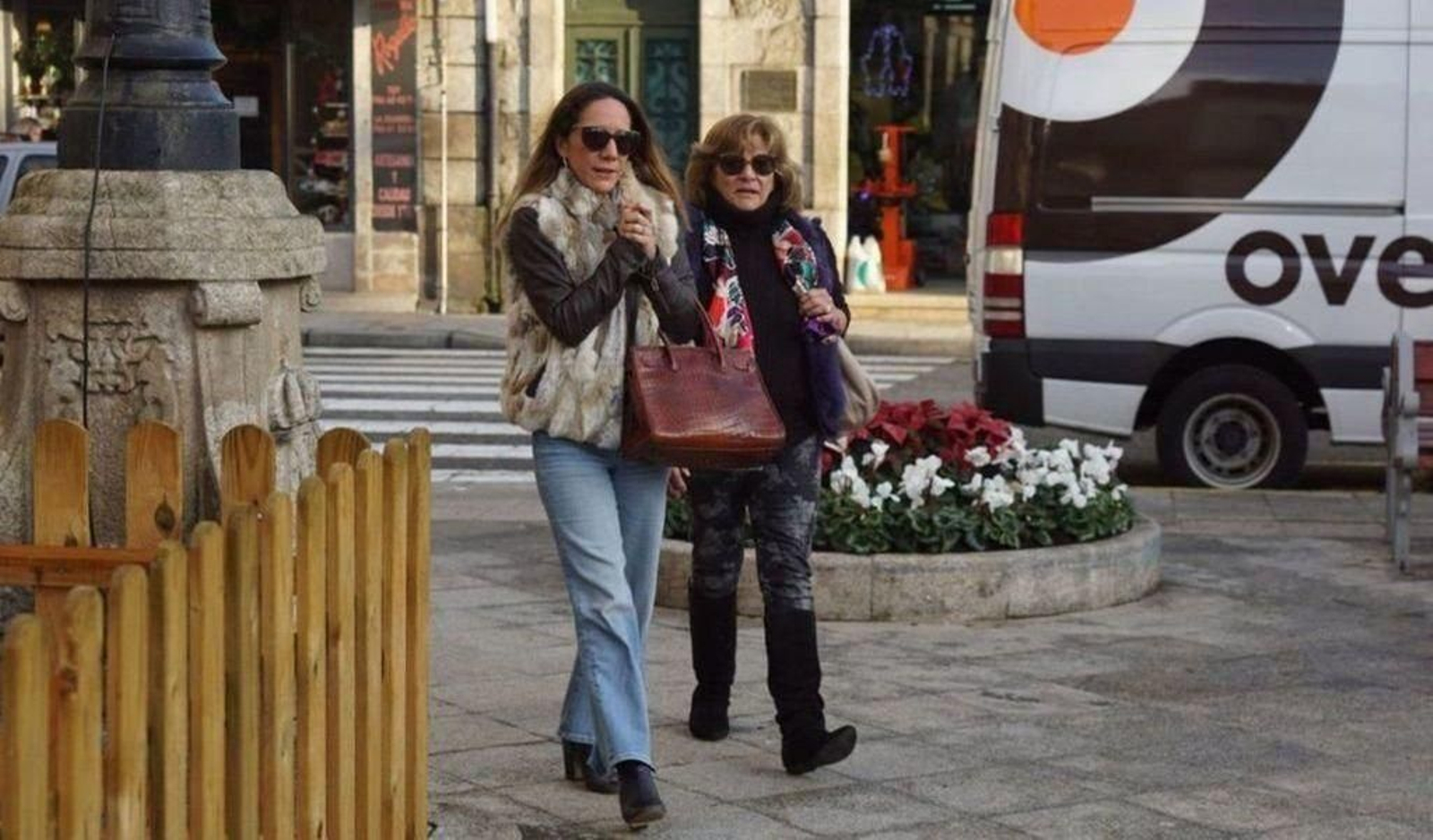 La hermana y madre de Déborah, en los juzgados de Tui.