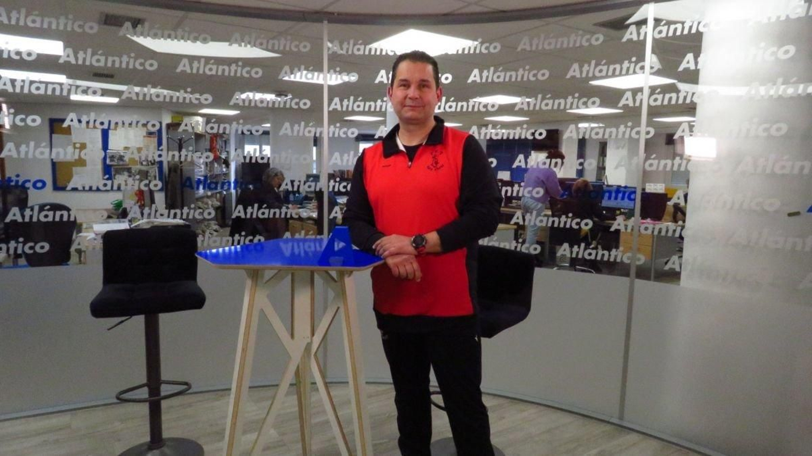 Carlos Álvarez pasó por la redacción de Atlántico esta semana.