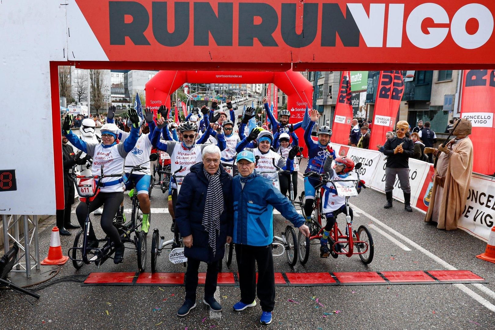 Salida de los participantes de Discamino en la carrera Calvario 5+5