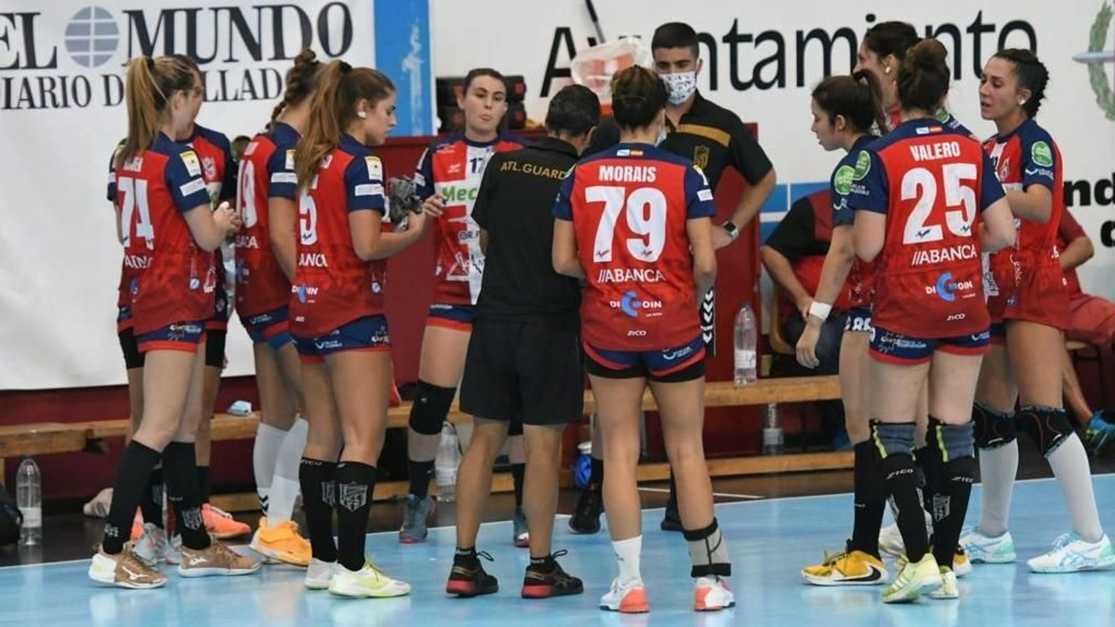 Laura Morais volvió a disfrutar dentro de una pista de balonmano.