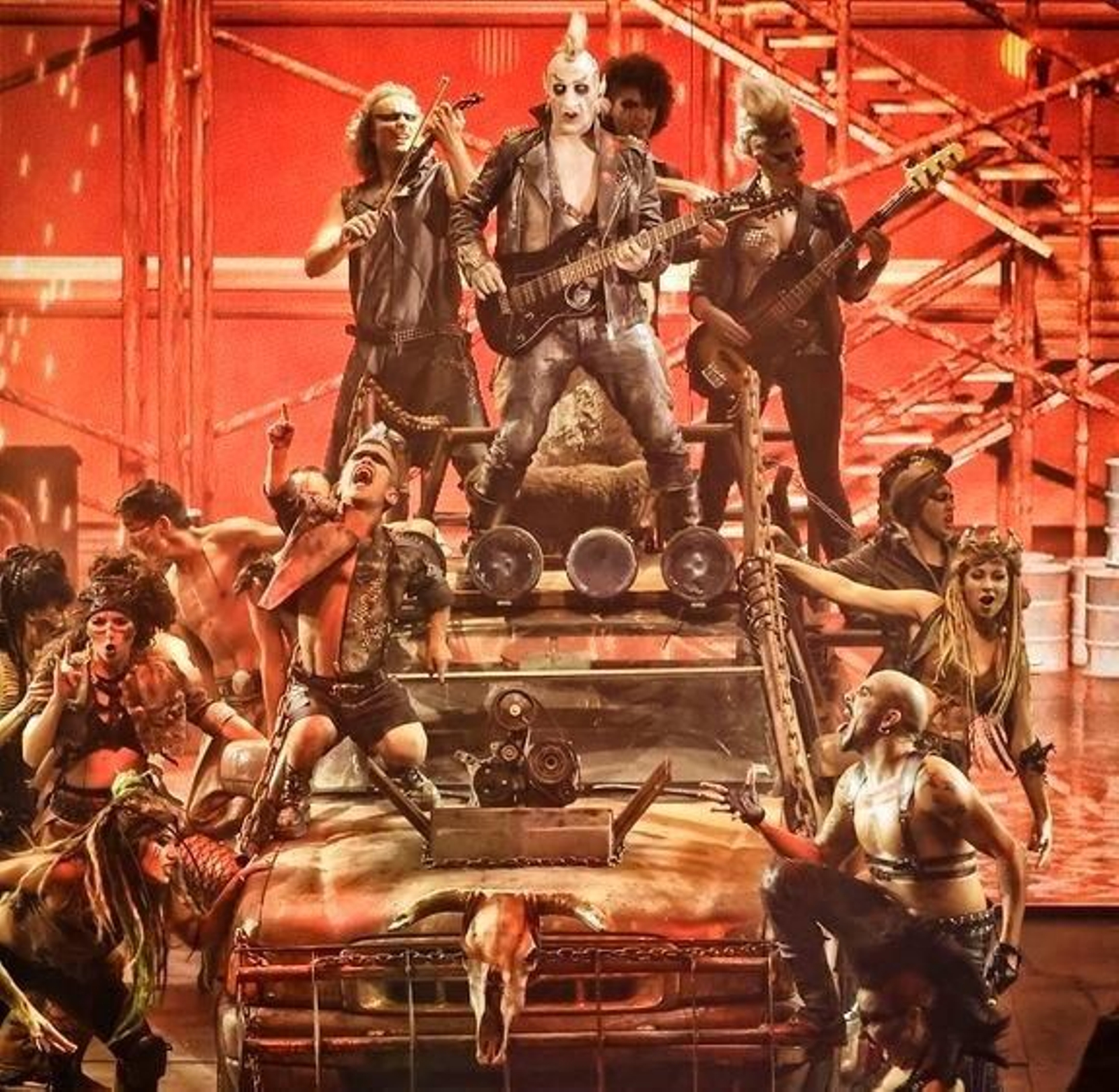 Suso Silva (centro) en ''Apocalipsis''.