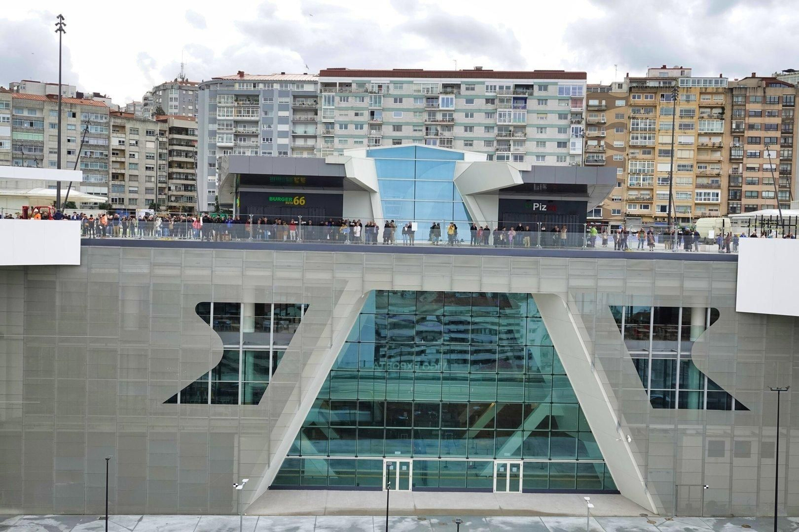 Cola para estrenar el Halo en la parte superior.