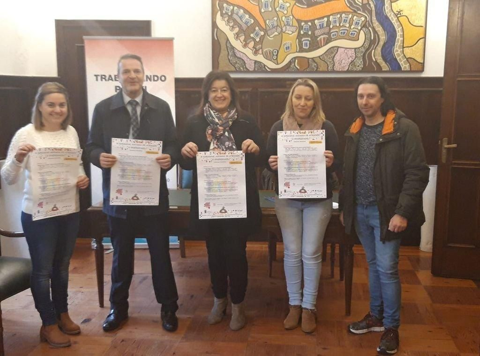 Carmen Amoedo con los reprsentantes de Andaina y organizadores de las jornadas.