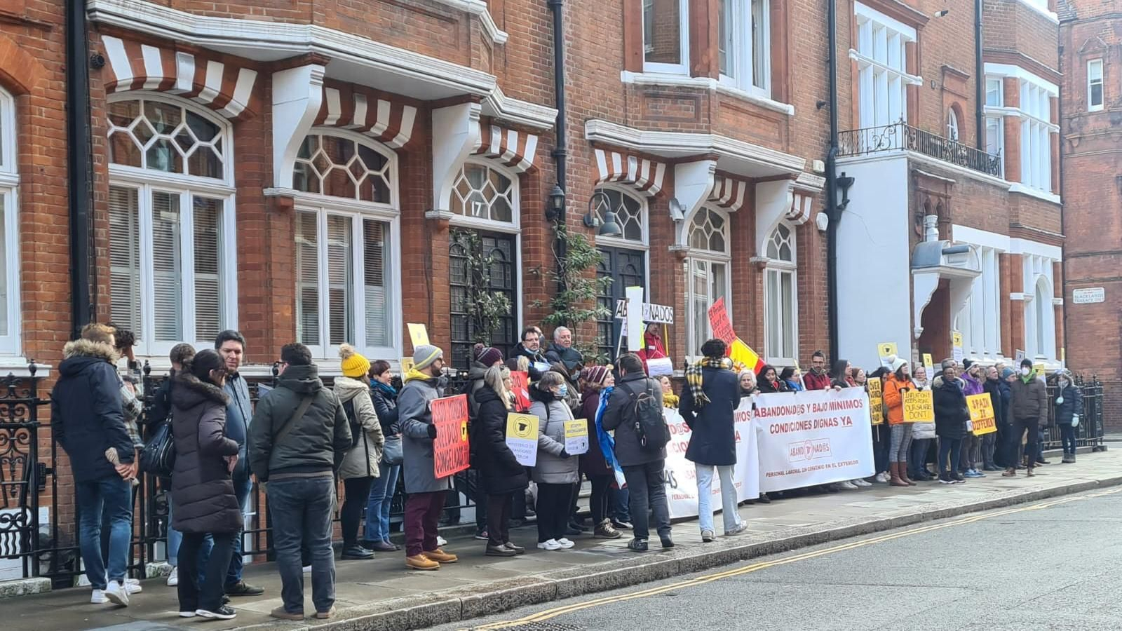 Concentración delante del Consulado de España en Londres
