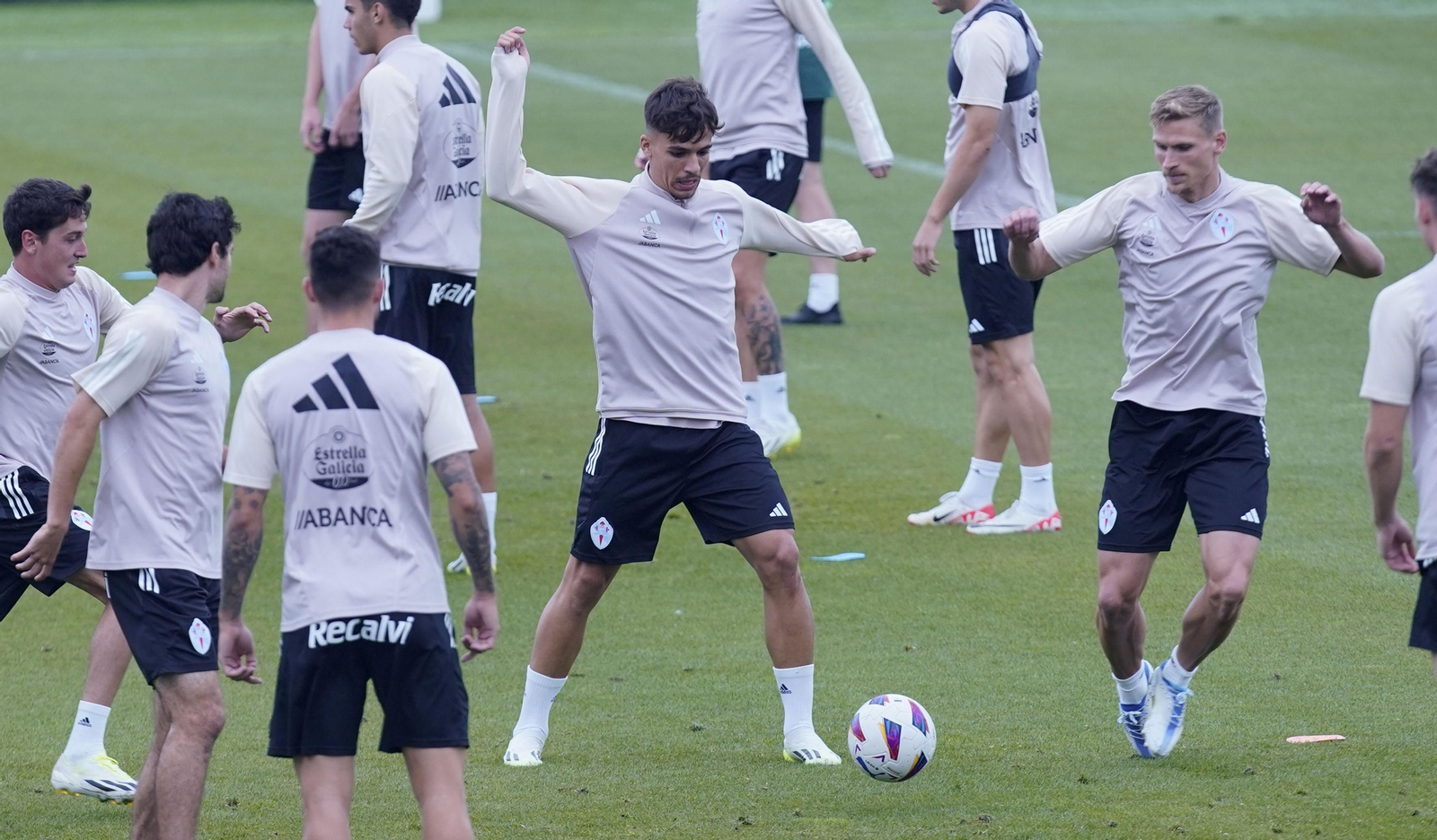 Gabri Veiga en el entrenamiento del Celta en Mos.