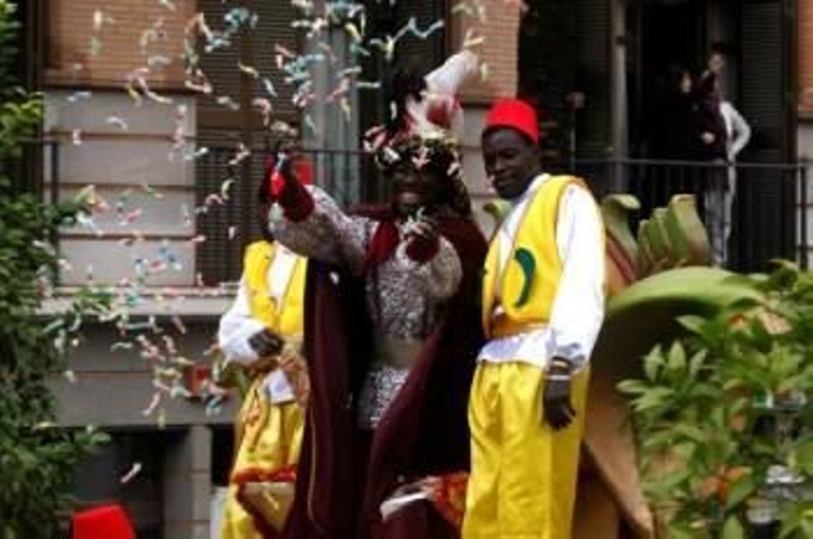 Baltasar tirando caramelos. (Foto: ARCHIVO)