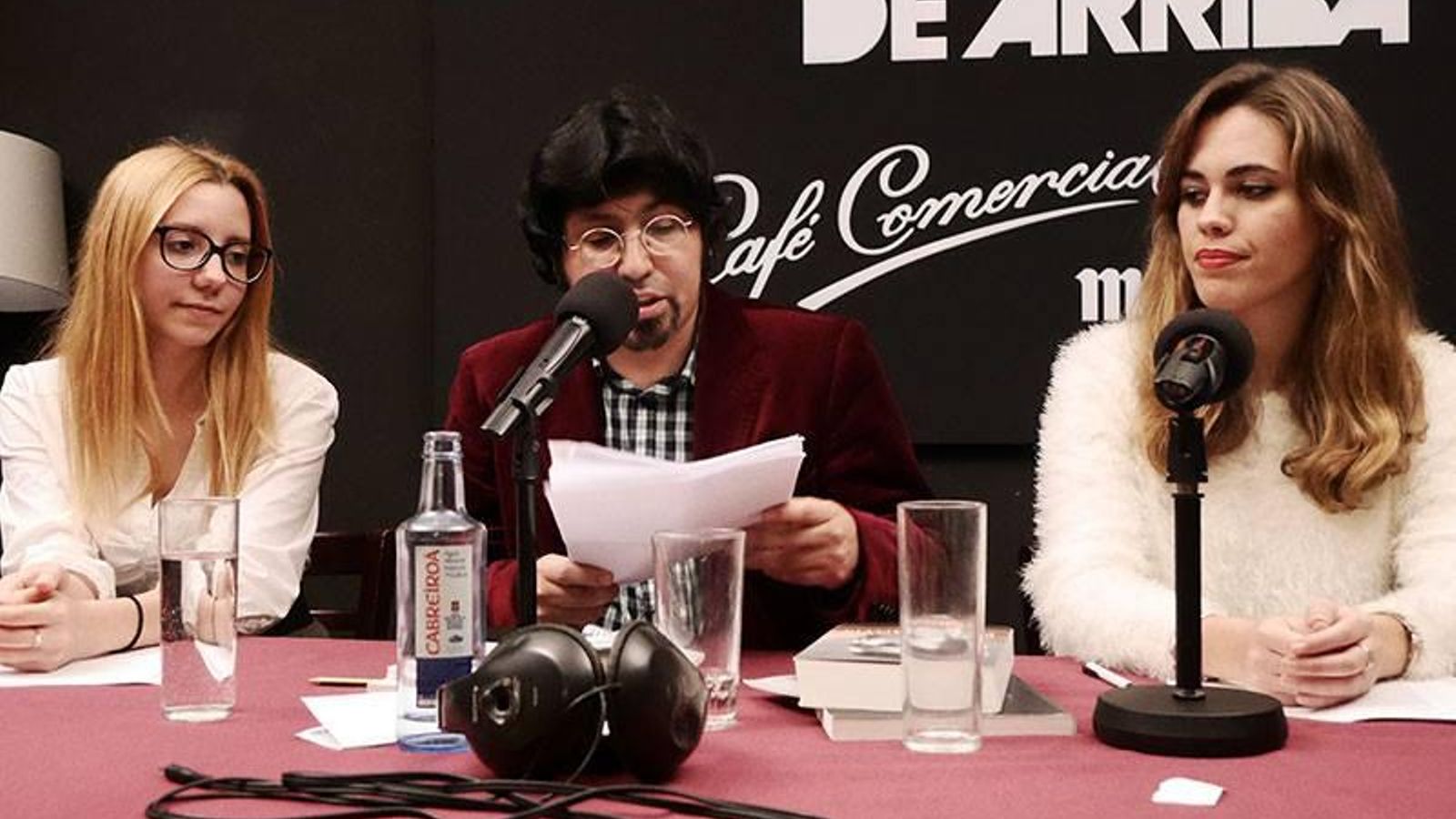 Leo Zelada durante uno de sus recitales poéticos