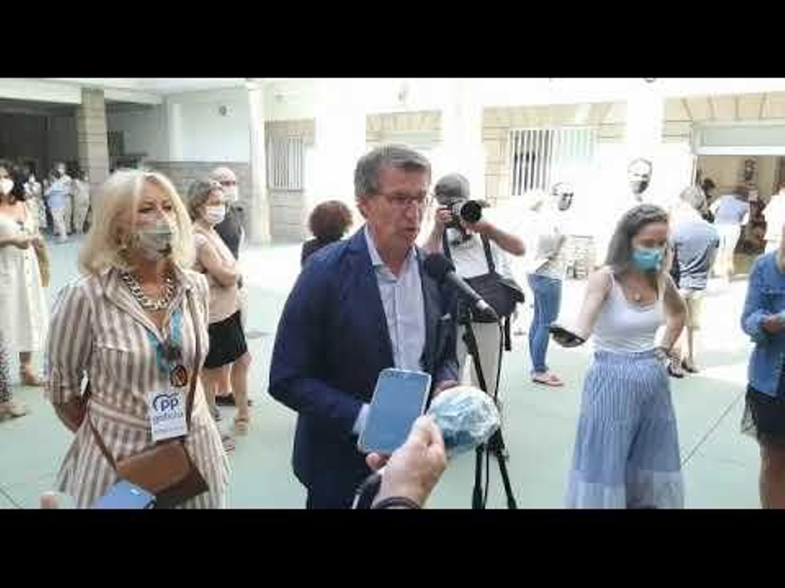 Alberto Núñez Feijóo vota en su colegio electoral
