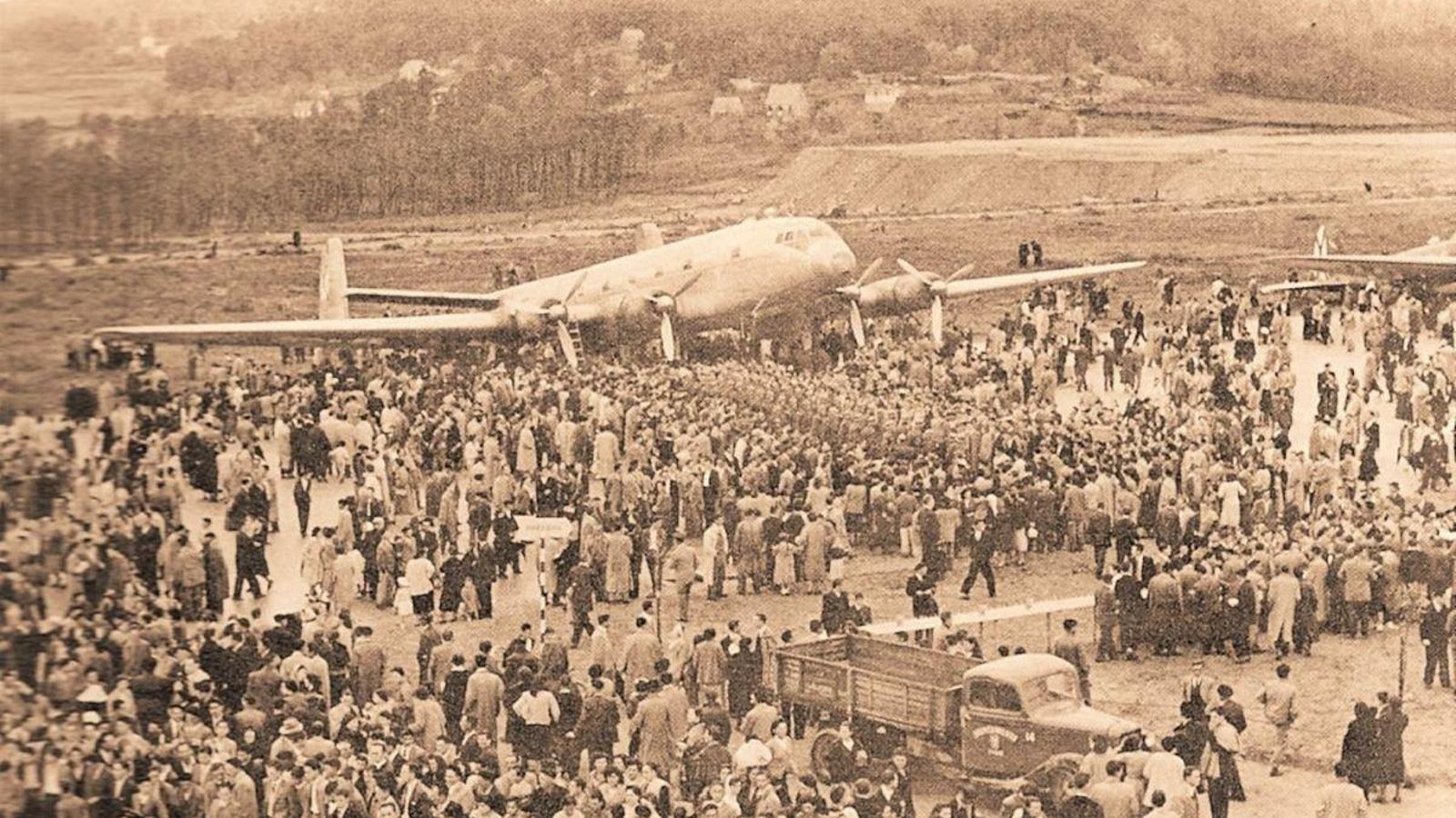 La pista era transitada por los usuarios, sin temor a un incidente. Impensable actualmente, con más de 30 aviones diarios operando.