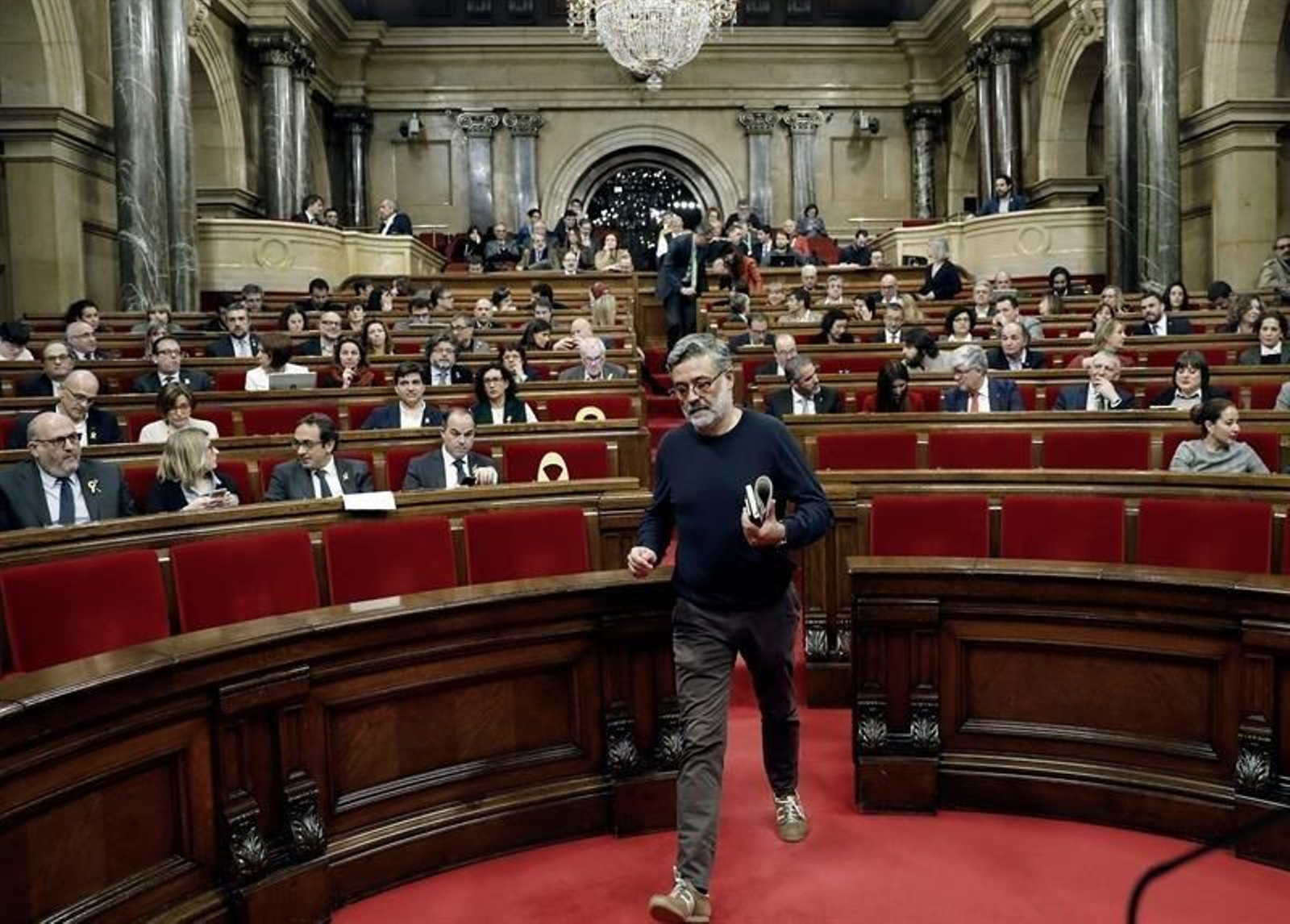 El diputado de la CUP, Carles Riera, durante el pleno del Parlament celebrado hoy