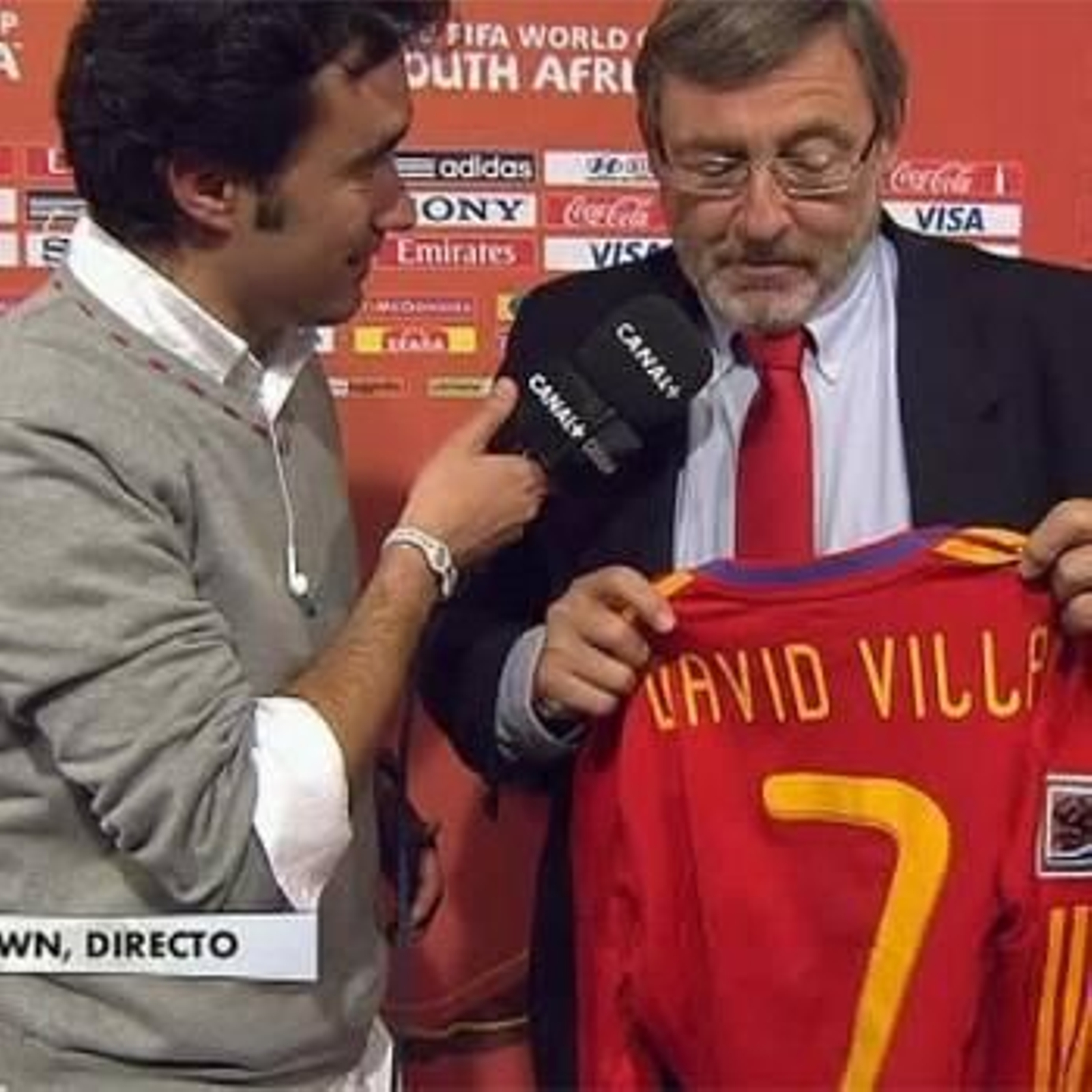 Jaime Lissavetzky pidió a Villa su camiseta para llevársela a una de las hijas de Zapatero