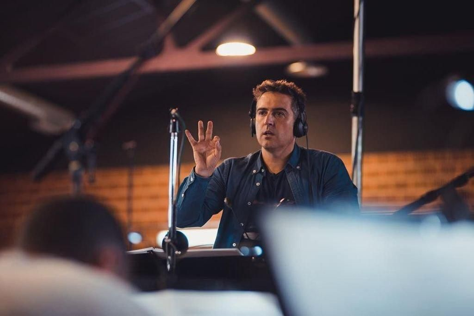 Constantino Martínez-Orts, durante un ensayo con la orquesta.
