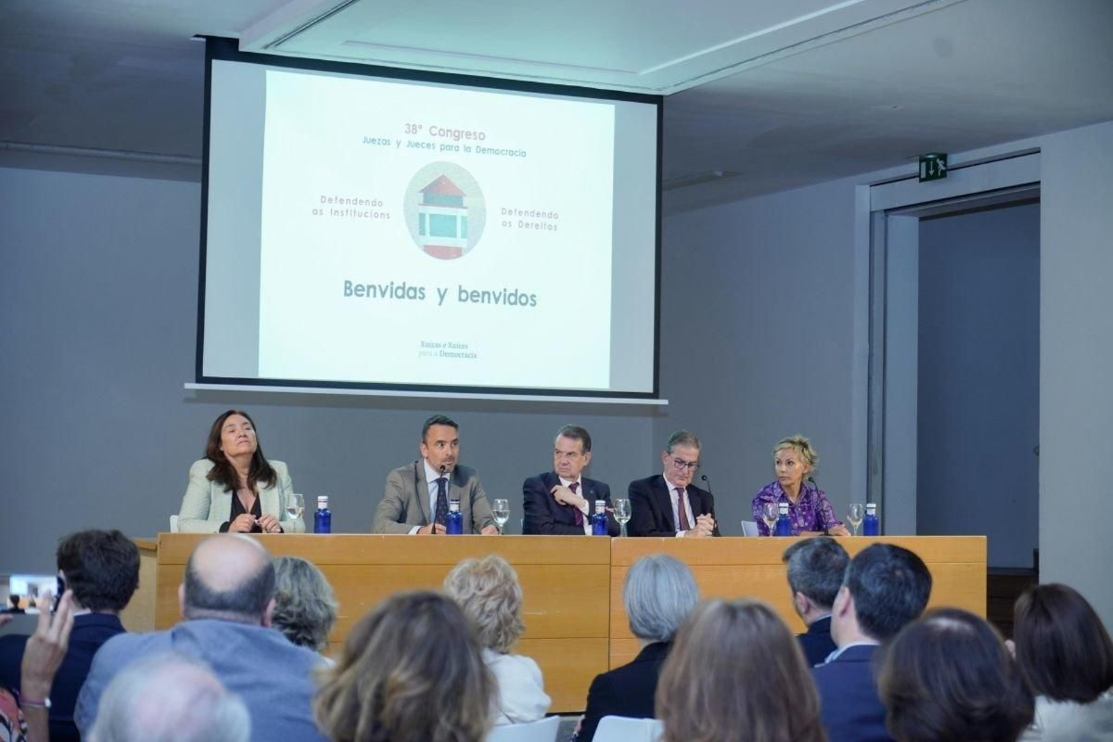 La delegada de la Xunta, el secretario de Estado, y el alcalde, junto al presidente del TSXG, en la apertura.