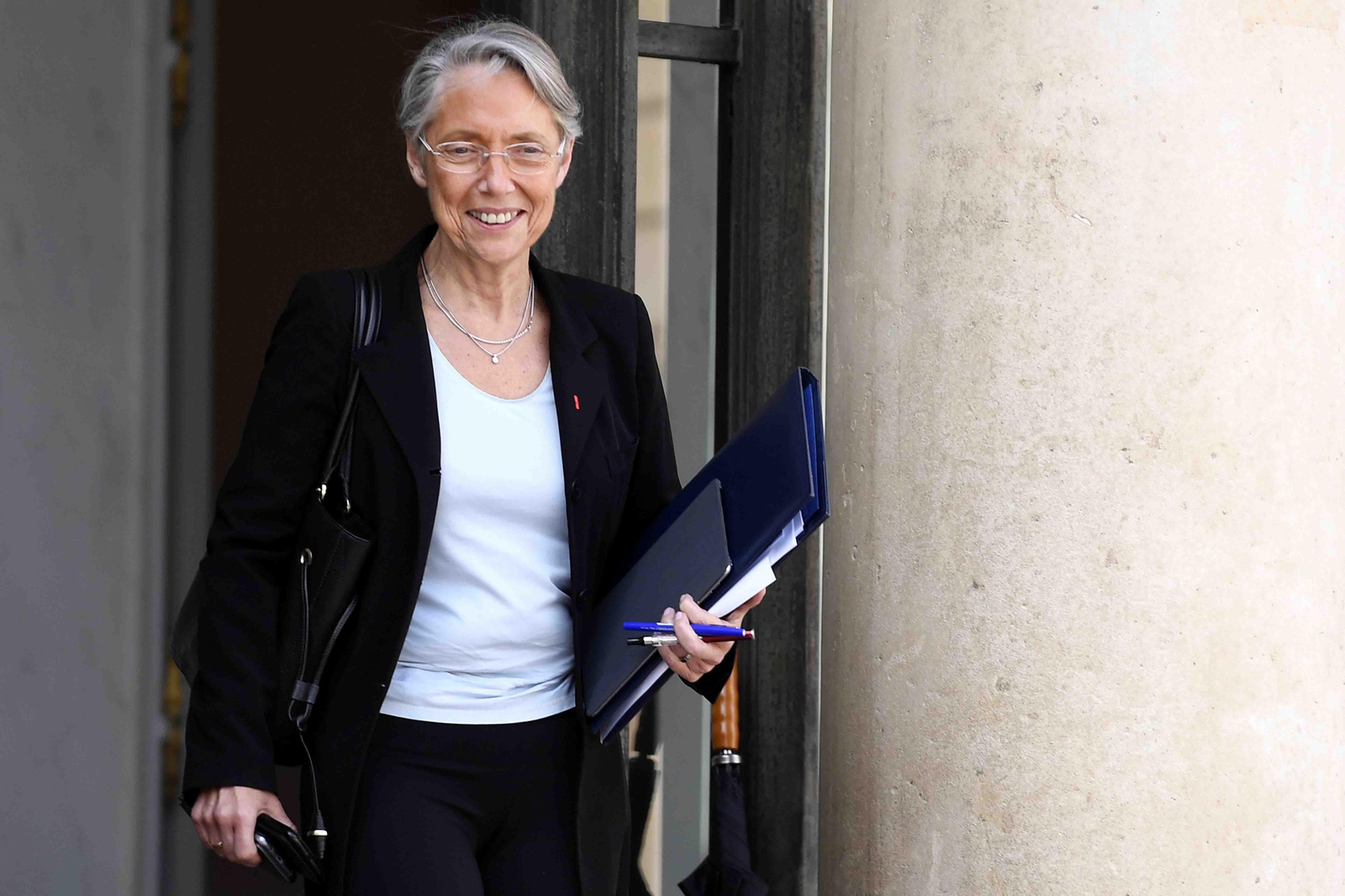 La ministra francesa de Transición Ecológica, Elisabeth Borne. EFE/EPA/JULIEN DE ROSA / POOL