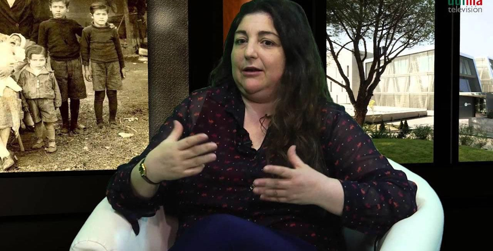 En la imagen la profesora de literatura Rosalía Baltar. Foto youtube