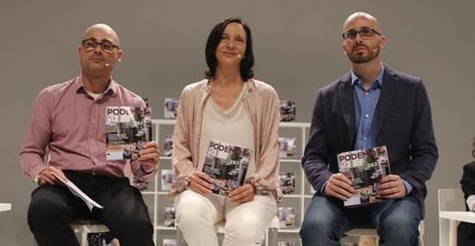Carolina Bescansa, Nacho Álvarez (d) y Txema Guijarro, durante la presentación del programa