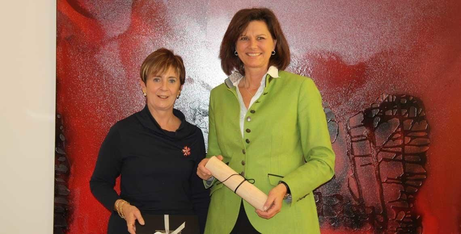 Tapia, a la izquierda, ha aprovechado para explicar que el modelo vasco de los Centros de Fabricación Avanzada se basa en la colaboración público privada.