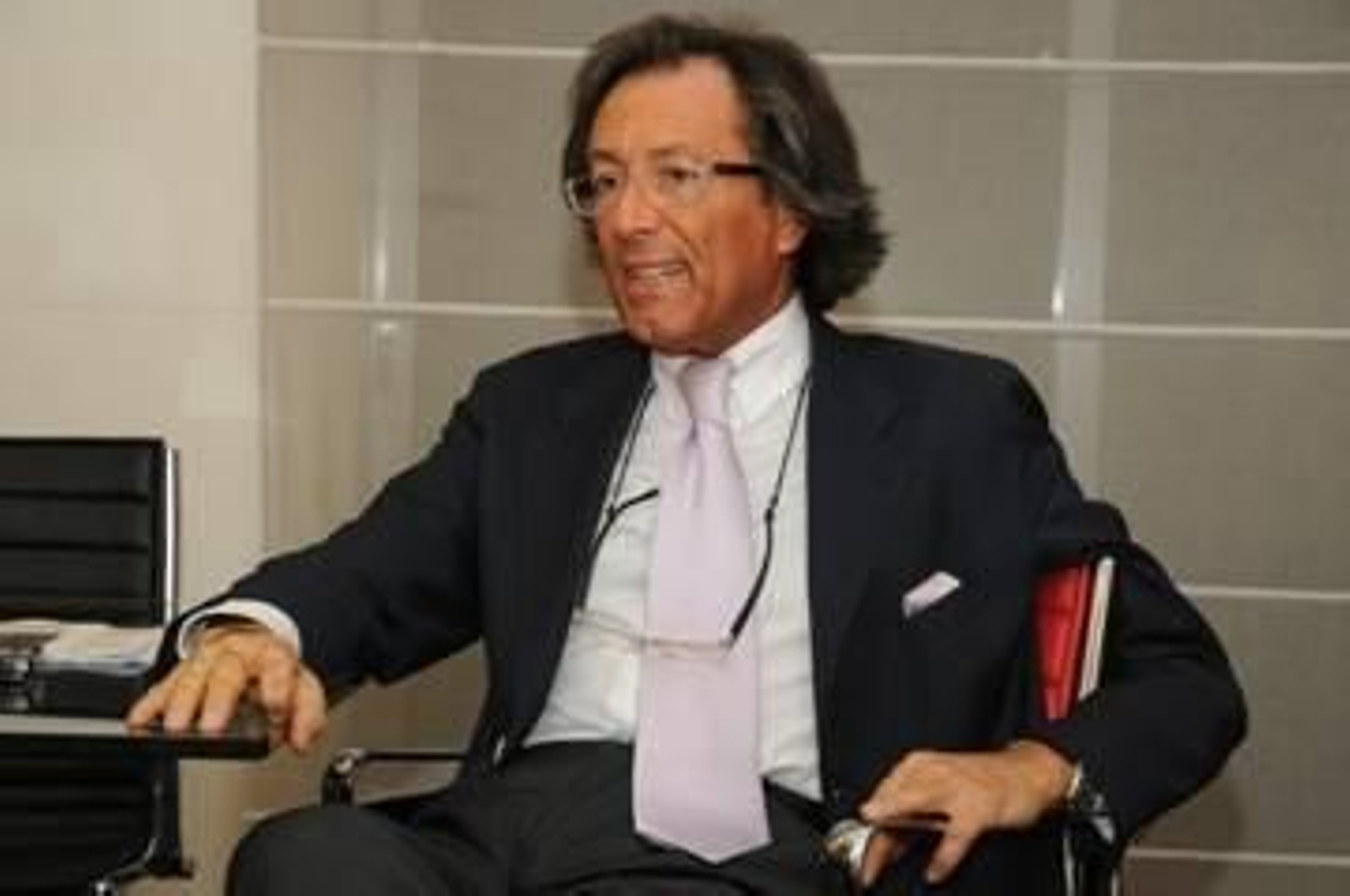 Julio Touza en su despacho en Madrid.