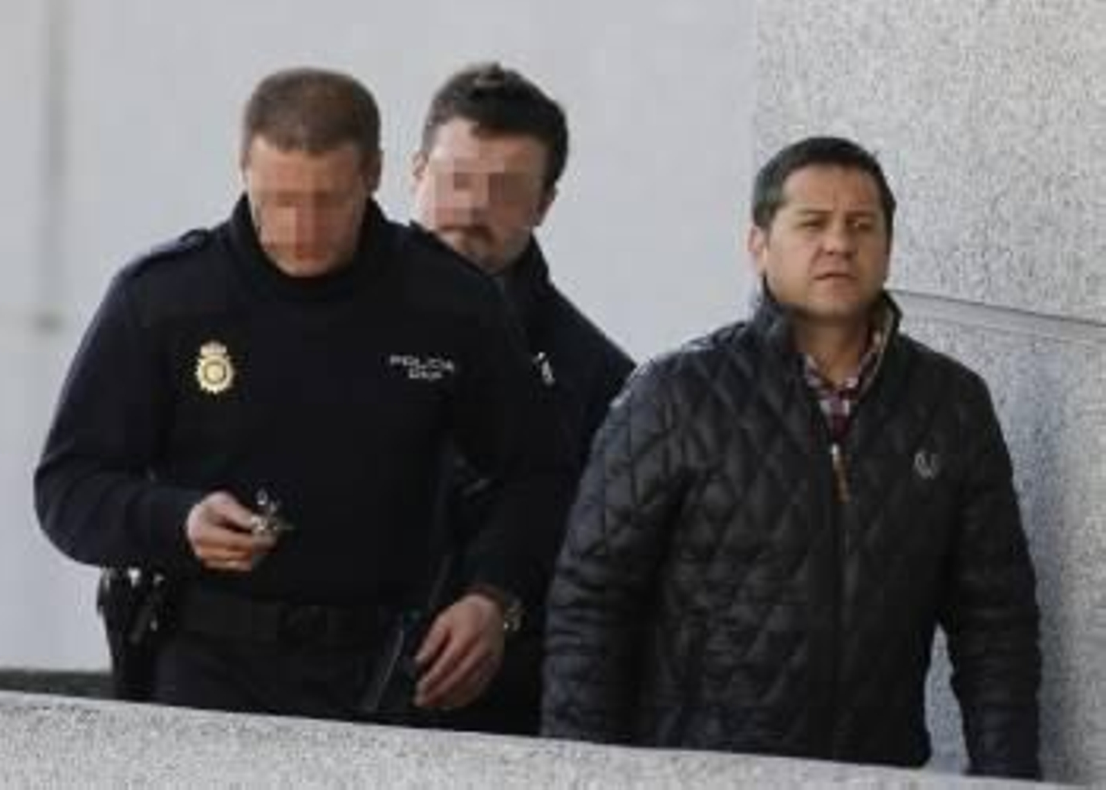 José Luis Míguez, a su llegada a la sede judicial en la tarde de ayer, tras el receso para comer. (Foto: ELISEO TRIGO)