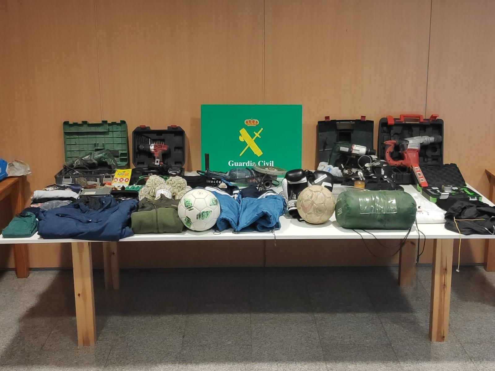 Los detenidos fueron puestos a disposición del Juzgado de Instrucción de guardia de Pontevedra que decretó la libertad provisional de todos ellos.